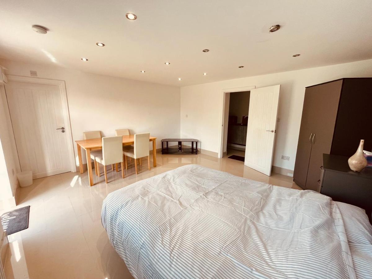 Large Studio Flat B Near Heathrow Hillingdon Ngoại thất bức ảnh