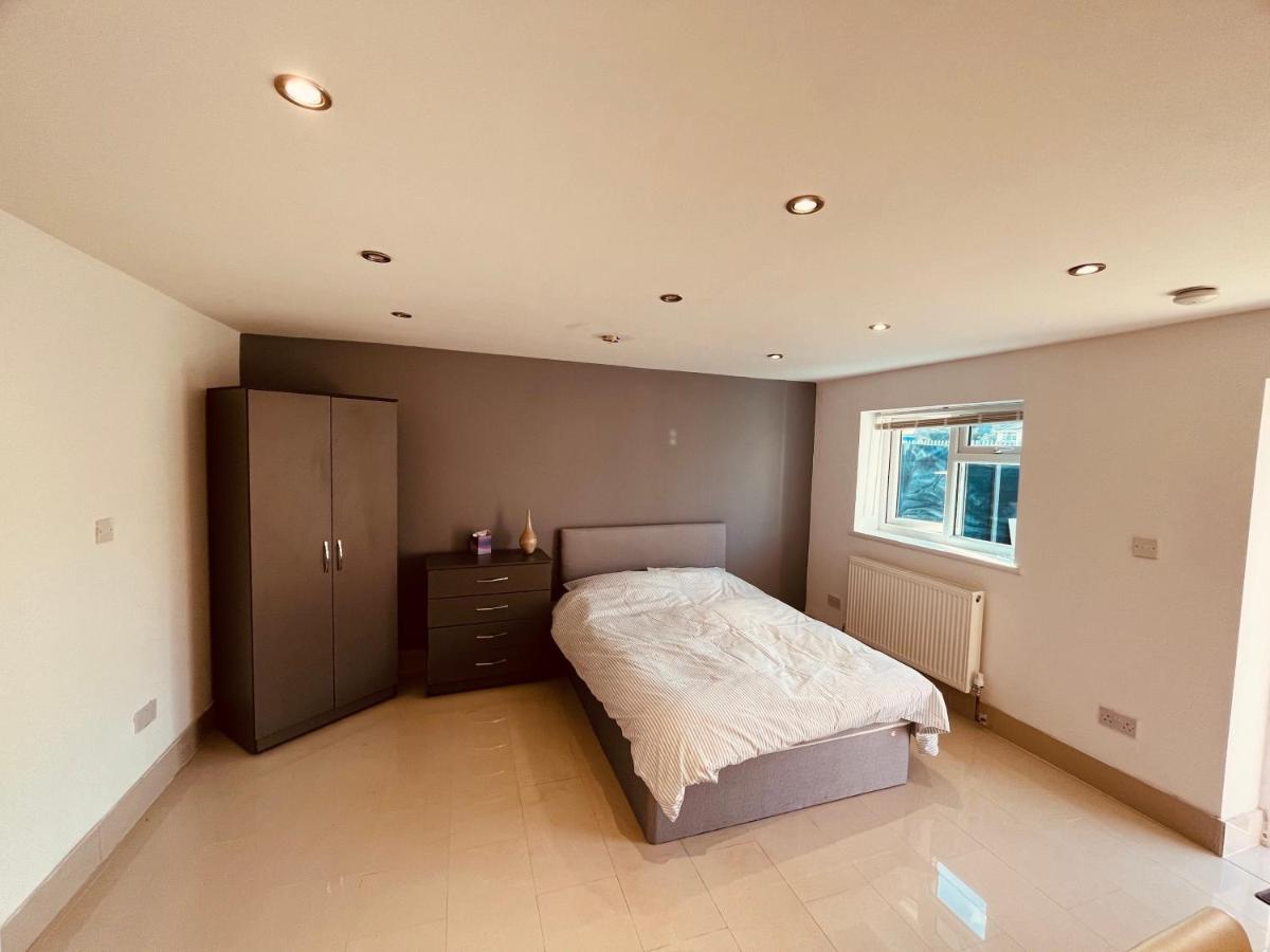 Large Studio Flat B Near Heathrow Hillingdon Ngoại thất bức ảnh